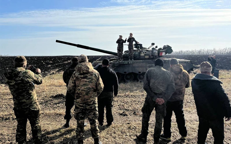 «Казачки Кавказа» из Ессентуков спели для 2 тысяч бойцов на передовой.