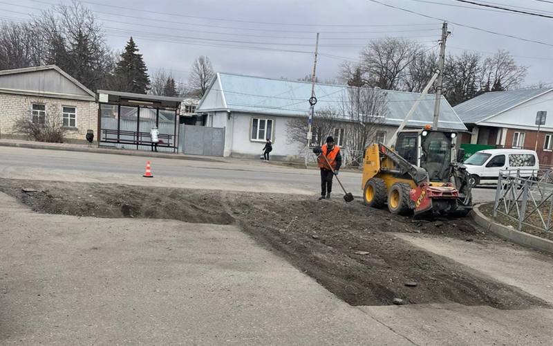 Первая тысяча квадратных метров ямочного ремонта сдана в Ессентуках.