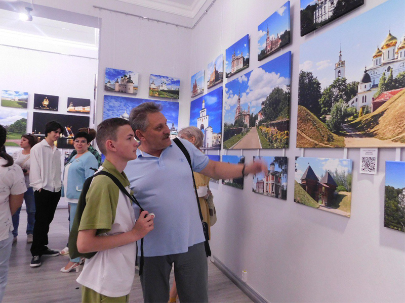 Больше трех тысяч человек посетило выставку известного греческого фотохудожника в Ессентуках.