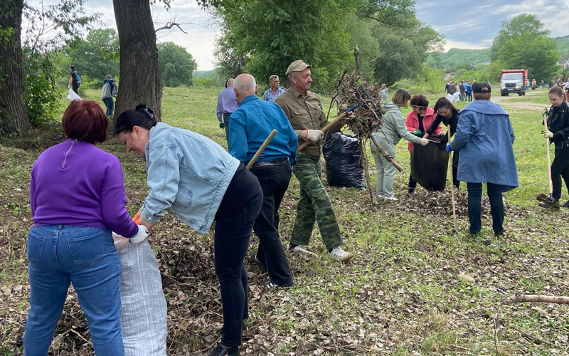 Большая городская уборка прошла на двух локациях Ессентуков..