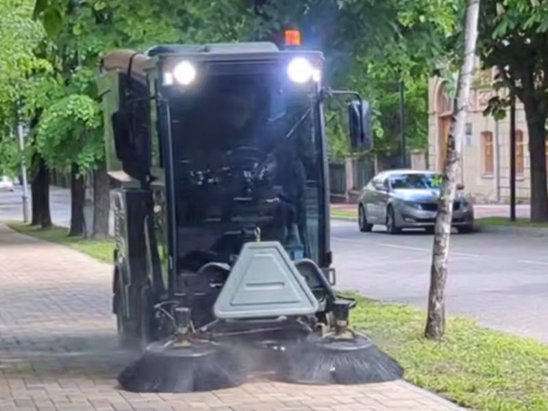 В Ессентуках тестируют коммунальную технику на электротяге.