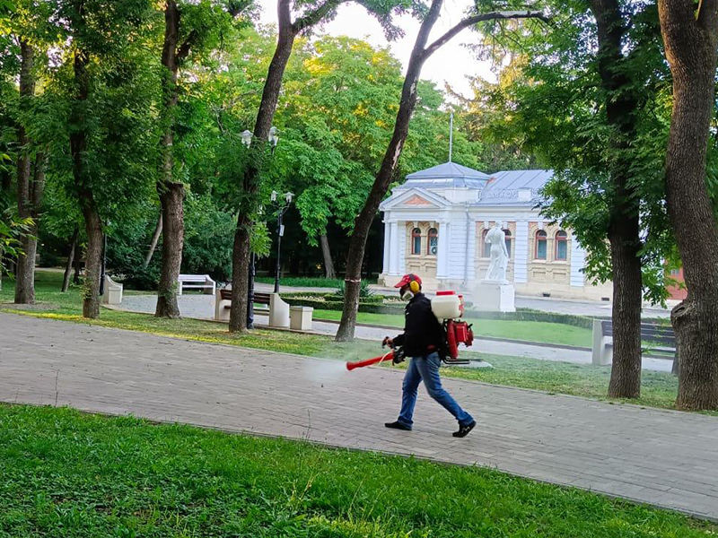 В Ессентуках от клещей обработали первые 120 тысяч квадратных метров территории..