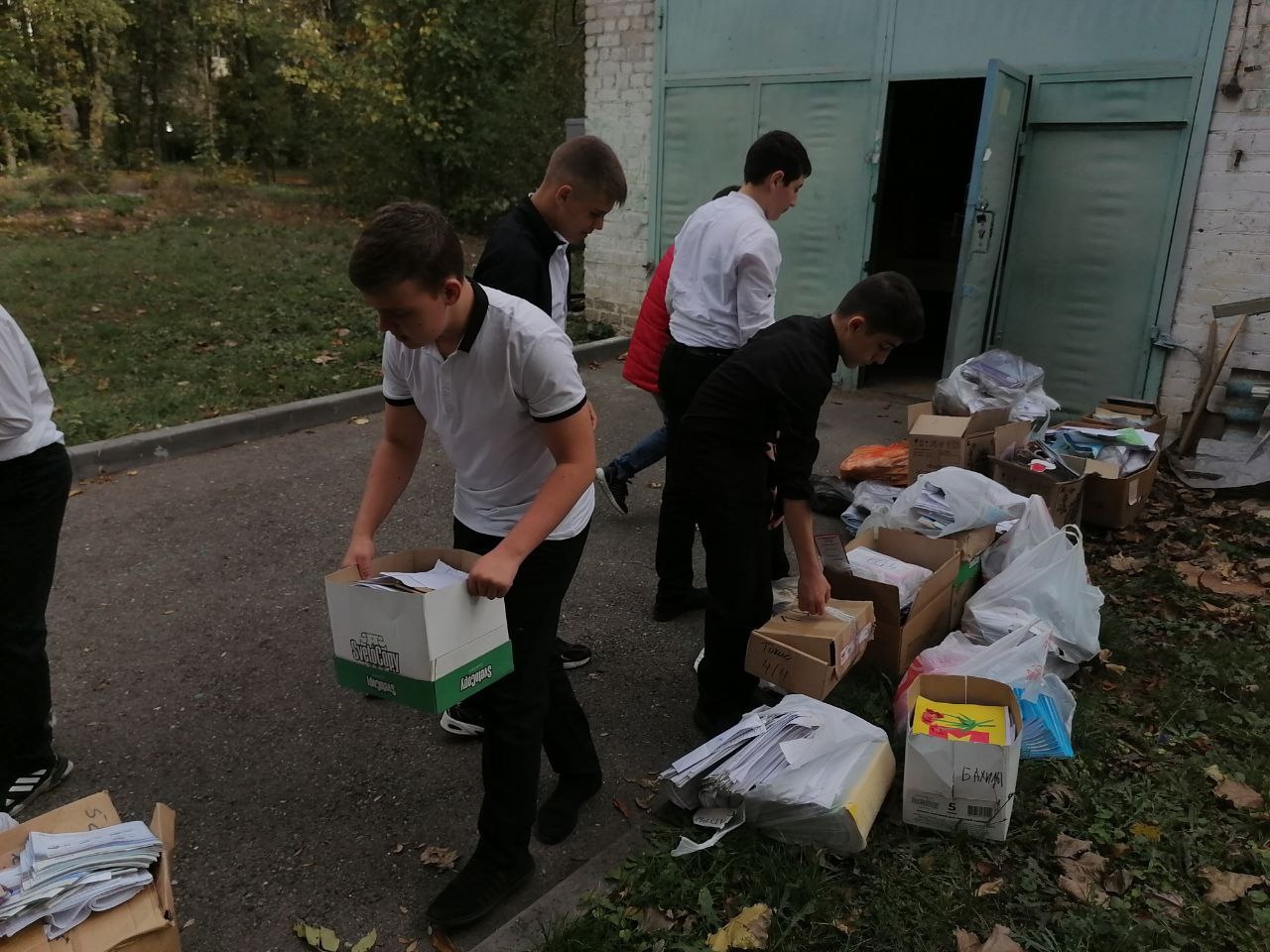 В рамках «Бумажной битвы» ессентукские школьники собрали почти 200 кг макулатуры.