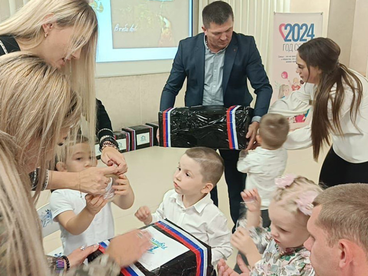 Волонтерские семьи Ессентуков «Помоги СВОим» собрали гуманитарный груз.. Волонтерские семьи Ессентуков «Помоги СВОим» собрали гуманитарный груз..