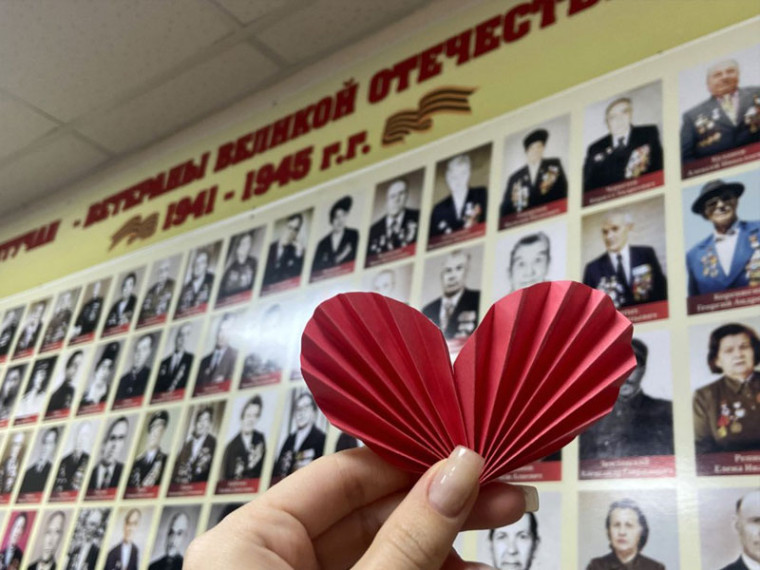 Юные ессентучане подарили женщинам-ветеранам свои «сердца». Юные ессентучане подарили женщинам-ветеранам свои «сердца».