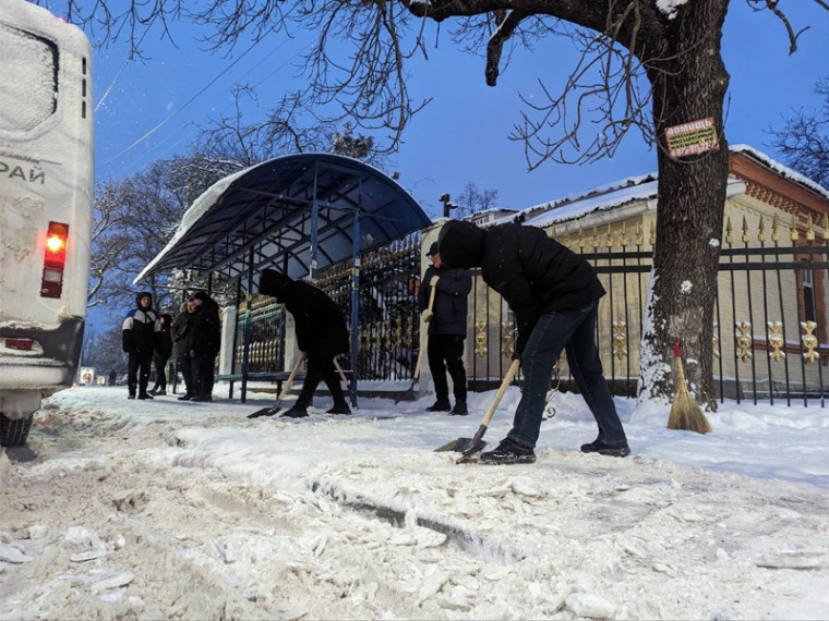 Владимир Крутников провел самую необычную утреннюю гимнастику для ессентучан. Владимир Крутников провел самую необычную утреннюю гимнастику для ессентучан.