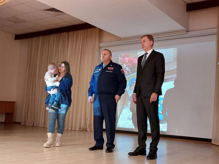 Семье ессентучанина, погибшего под Херсоном, переданы правительственные награды. Семье ессентучанина, погибшего под Херсоном, переданы правительственные награды.