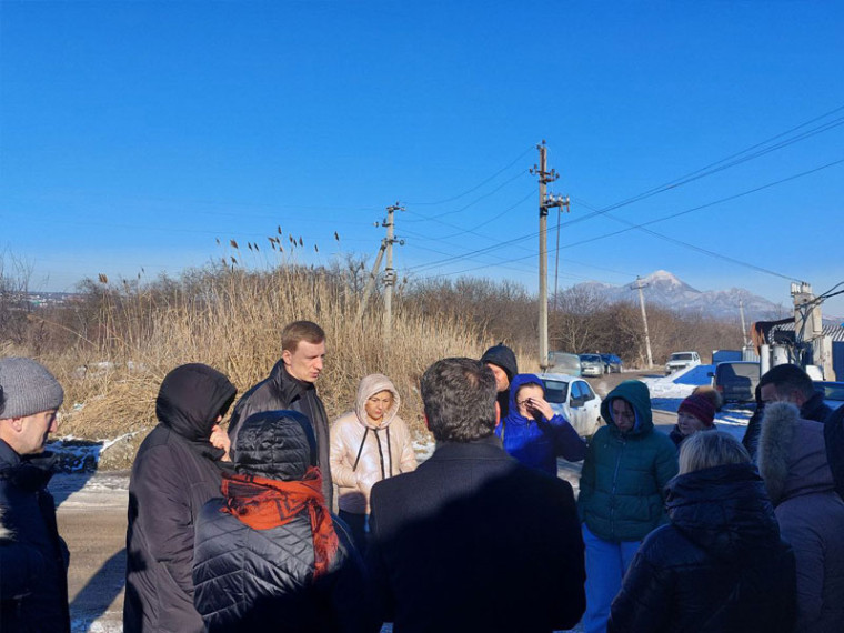 Глава курорта обсудил вопросы ресурсоснабжения с жителями «Овощевода». Глава курорта обсудил вопросы ресурсоснабжения с жителями «Овощевода».
