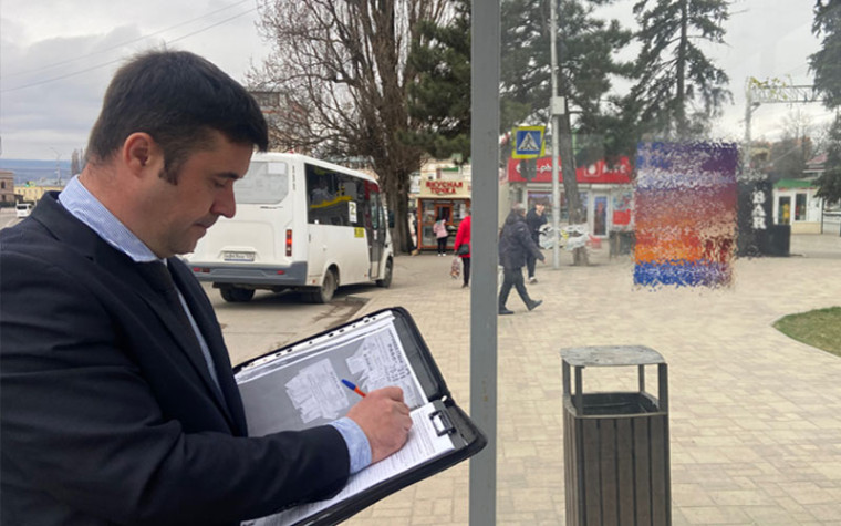 В Ессентуках объявили «охоту» на расклейщиков объявлений. В Ессентуках объявили «охоту» на расклейщиков объявлений.