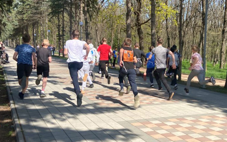 Ессентукские школьники пробежали 1000 метров здоровья. Ессентукские школьники пробежали 1000 метров здоровья.