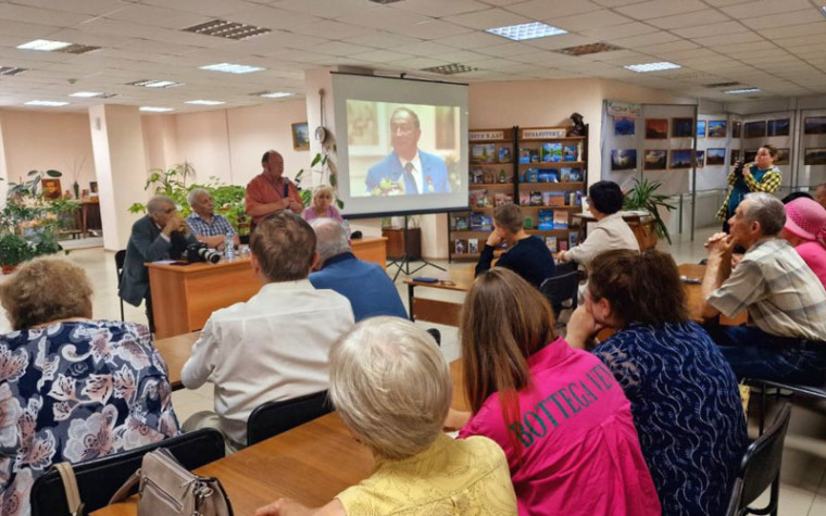 Участники «Белой акации» встретились с ессентукскими читателями. Участники «Белой акации» встретились с ессентукскими читателями.