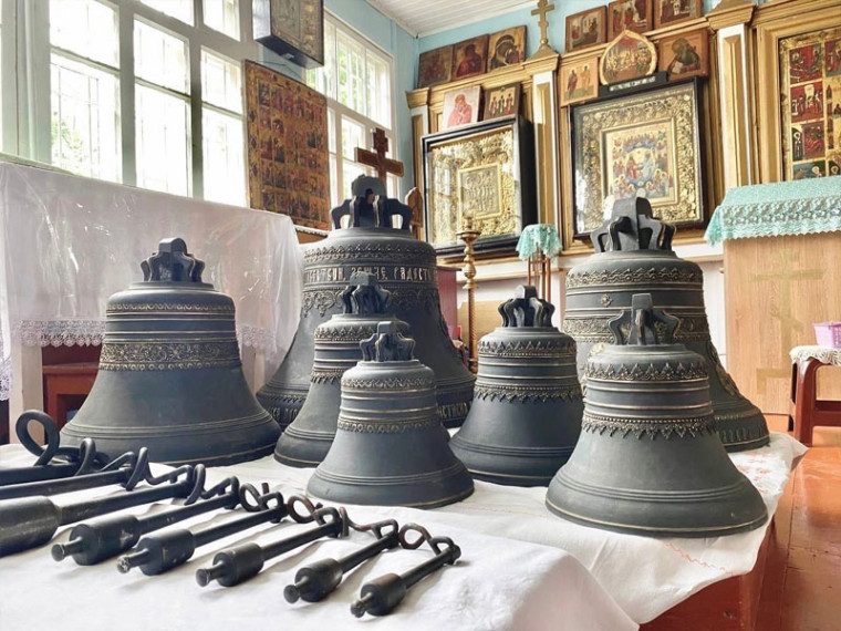 В Свято-Покровском храме Ессентуков появились новые колокола весом 339 килограмм. В Свято-Покровском храме Ессентуков появились новые колокола весом 339 килограмм.
