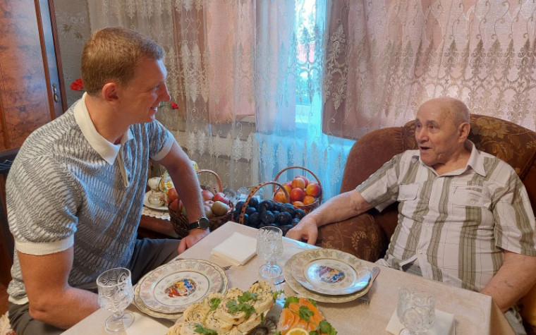 В Ессентуках чествуют 99-летнего ветерана Великой Отечественной. В Ессентуках чествуют 99-летнего ветерана Великой Отечественной.