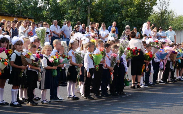 В Ессентуках на школьных линейках будут присутствовать только родители первоклассников и выпускников.. В Ессентуках на школьных линейках будут присутствовать только родители первоклассников и выпускников..