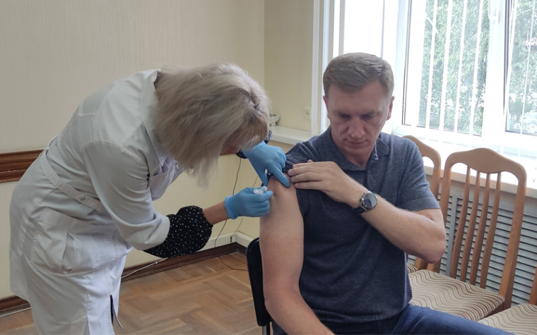 В Ессентуках глава города дал старт прививочной кампании.. В Ессентуках глава города дал старт прививочной кампании..