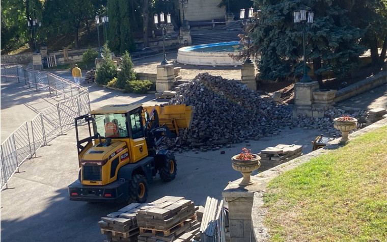 Партерную группу в Курортном парке Ессентуков украсят лестницы из гранита. Партерную группу в Курортном парке Ессентуков украсят лестницы из гранита.
