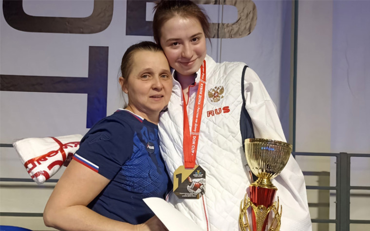 Ессентучанка завоевала «Кубок Дона» по тхэквондо. Ессентучанка завоевала «Кубок Дона» по тхэквондо.